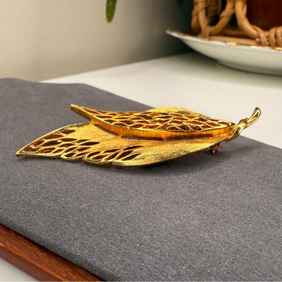 Liz Claiborne Vintage Butterfly Brooch Gold Tone Jeweled - Picture 5 of 8